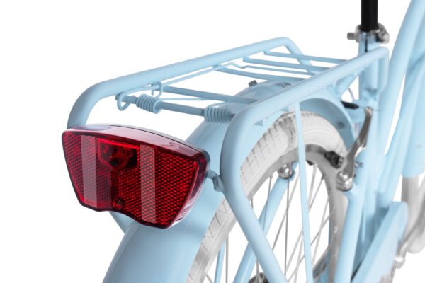 Blå cykel med röd baklykta och pakethållare