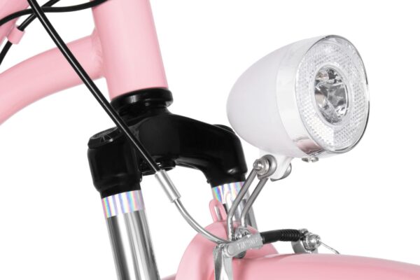 Rosa cykel med vit framlykta och kabel