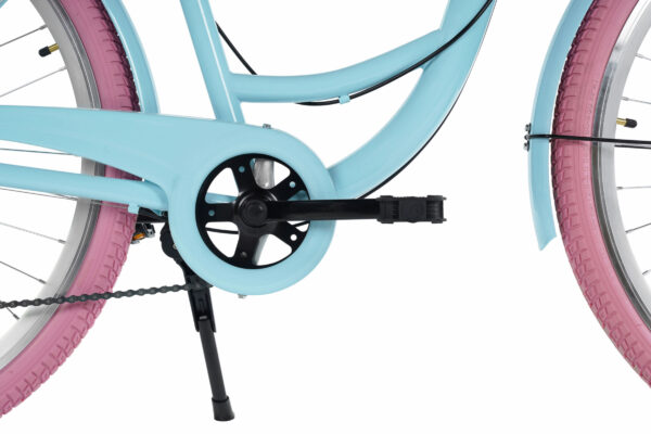 Blå cykel med rosa däck