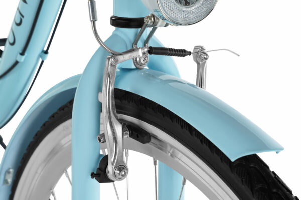 Närbild av cykelbroms och skärm på blå cykel.