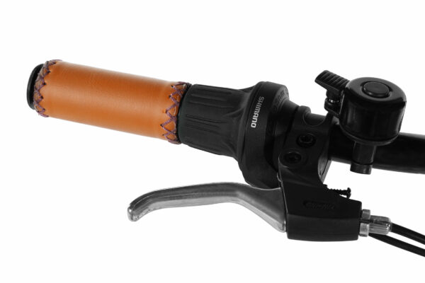 Cykelstyre med brun handtag och växelväljare