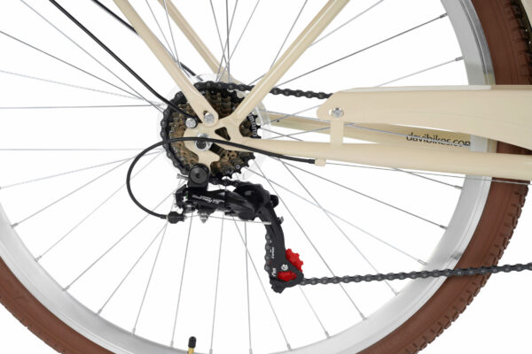 Cykelväxel och kedja på brun hjul.