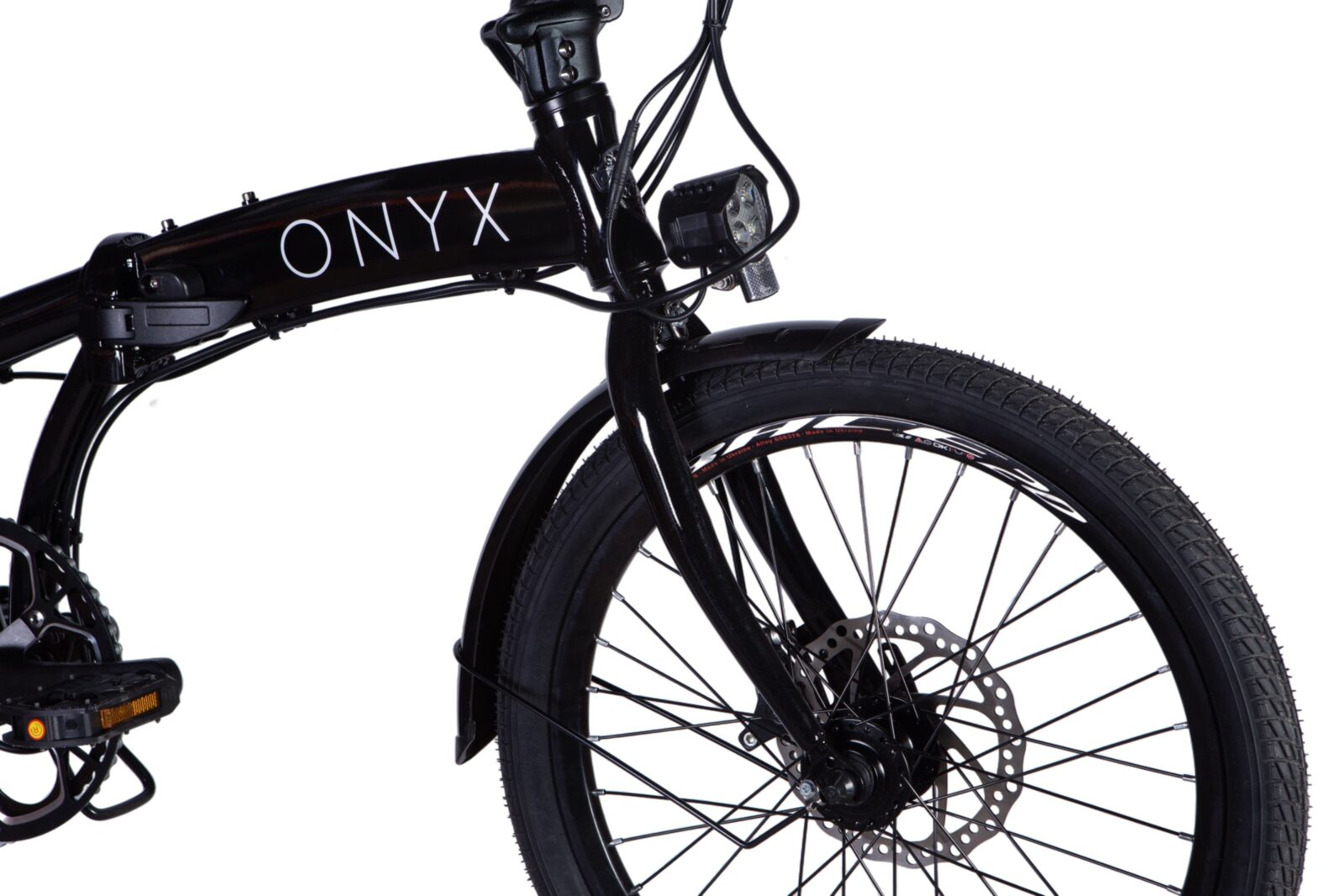 Svart hopfällbar cykel med skivbroms framhjul.