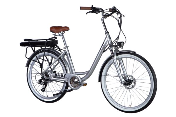 Silverfärgad elektrisk cykel med pakethållare.