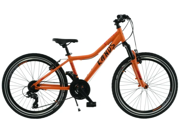 Orange mountainbike med svarta detaljer och växelsystem.