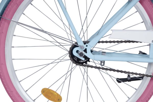 Cykelhjul med rosa däck och kedja