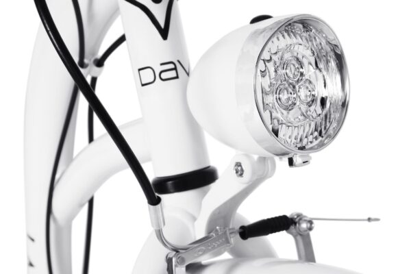 Vit cykelstrålkastare på cykelram med logo